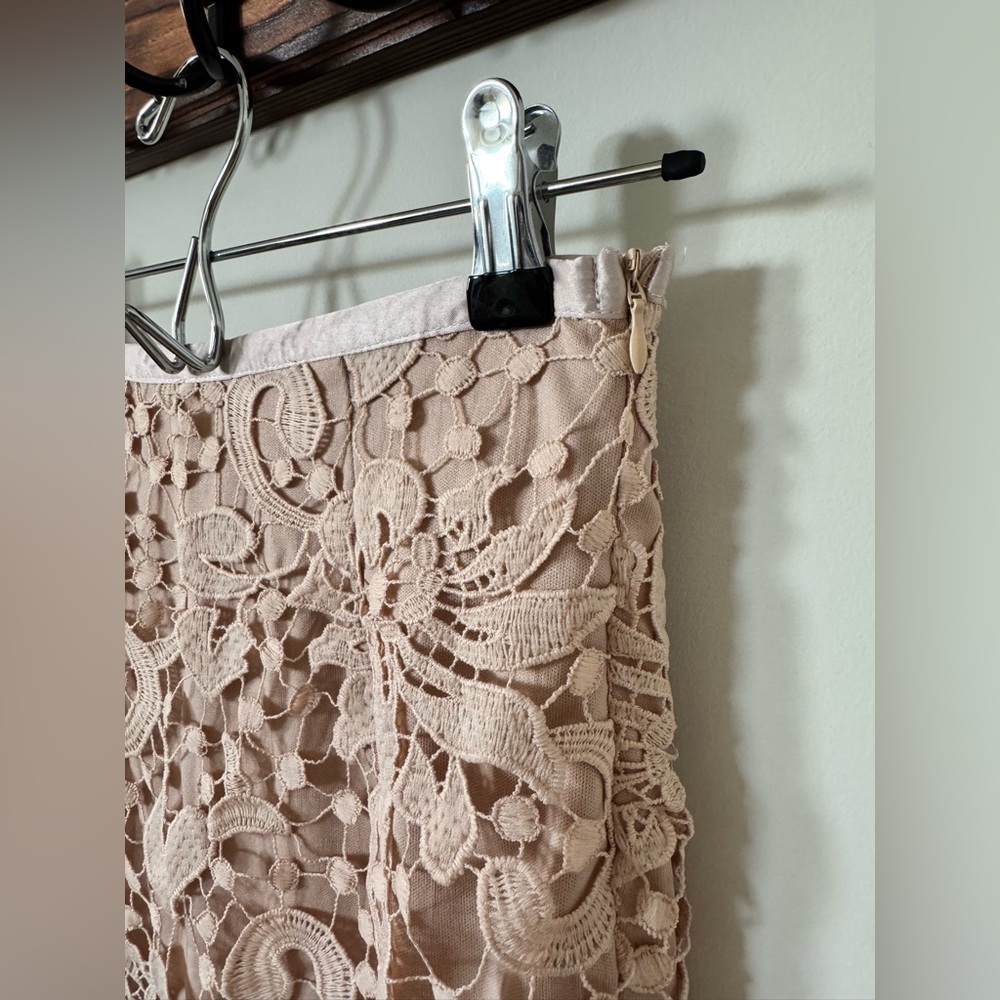 🆕WOT Never Worn Lulus Elegant Beige Crochet Floral Lace Pencil Skirt - Picture 3 of 8